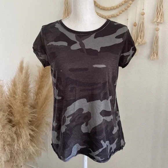 Free People FREE WITH ANY PURCHASE camo tee shirt sleeve camouflage top medium - Picture 2 of 14